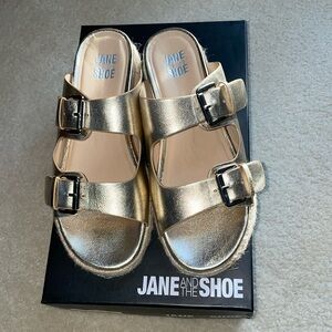 Jane and the Shoe light Gold two buckle sandal size 7